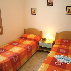 Dina/viel Appartamento